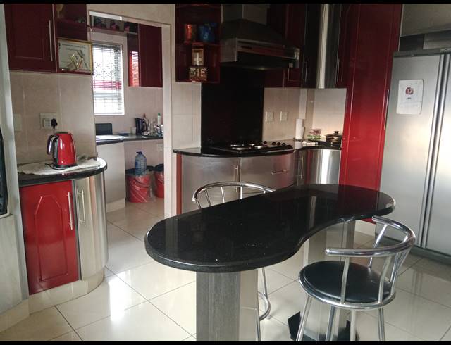 4 BEDROOM FREEHOLD FOR SALE IN HAYFIELDS